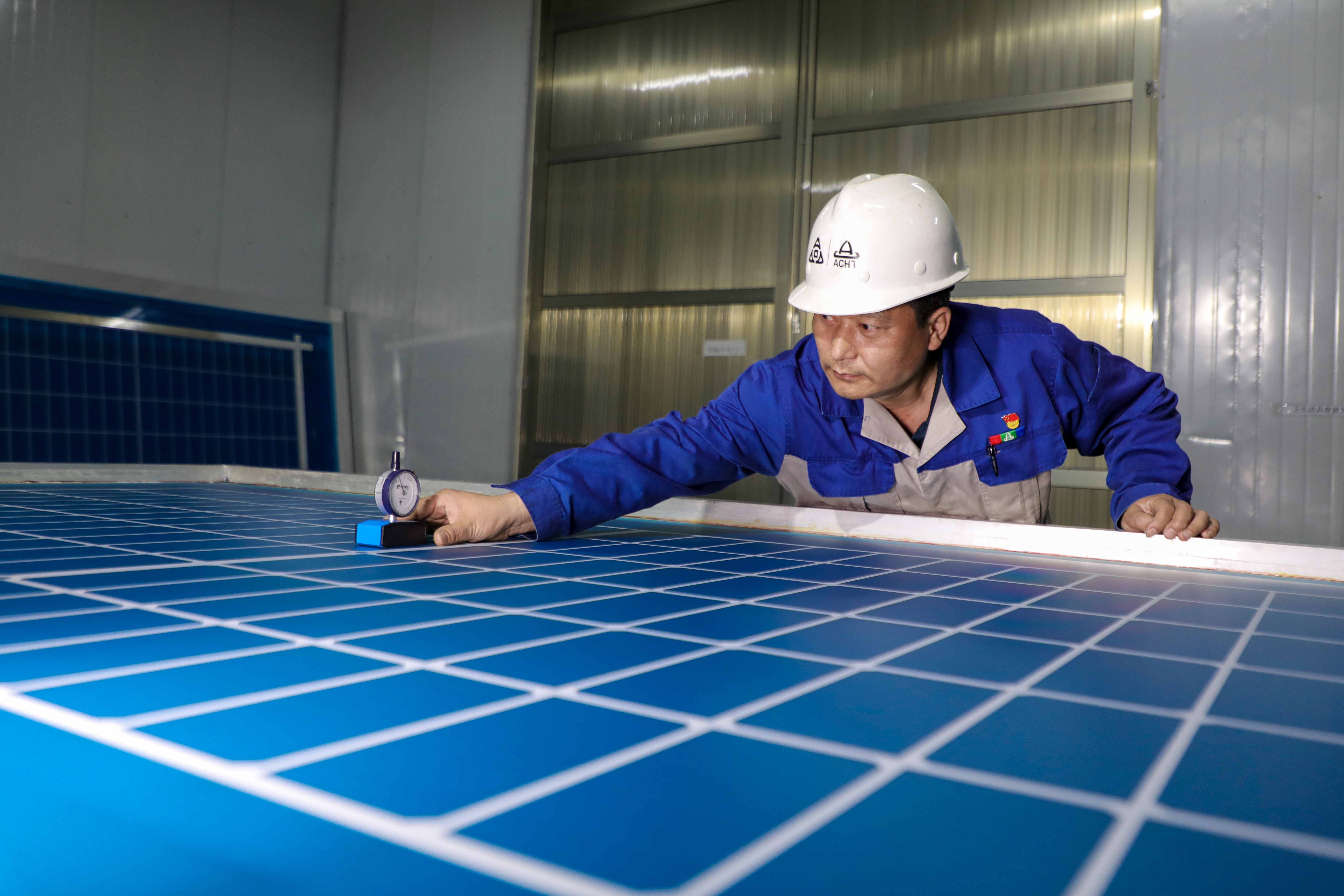 安陽市五一勞動獎?wù)芦@得者趙俊濤：采擷太陽之光，追求綠色事業(yè)