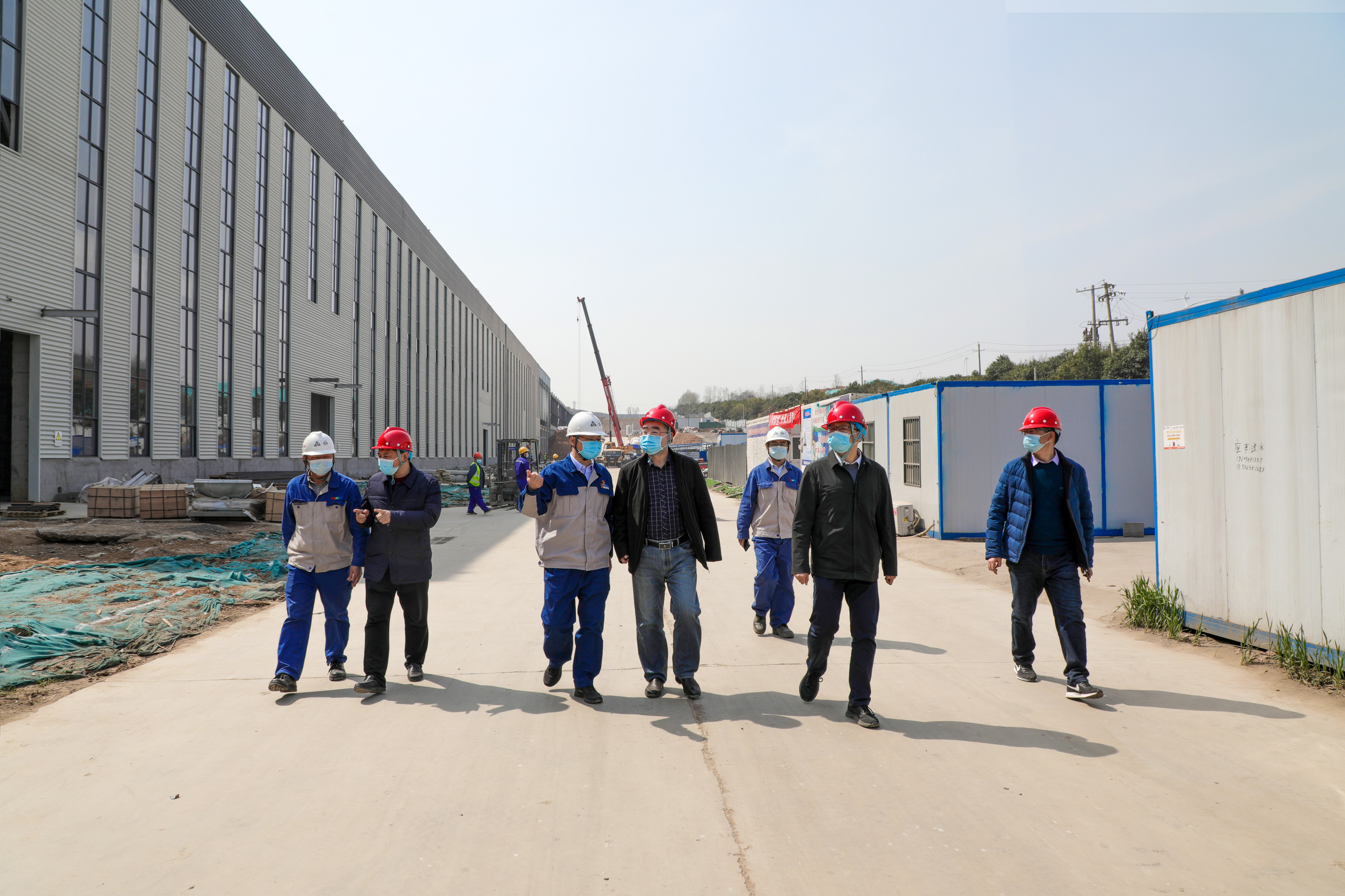 重要進展！許昌安彩熔窯大碹順利合攏