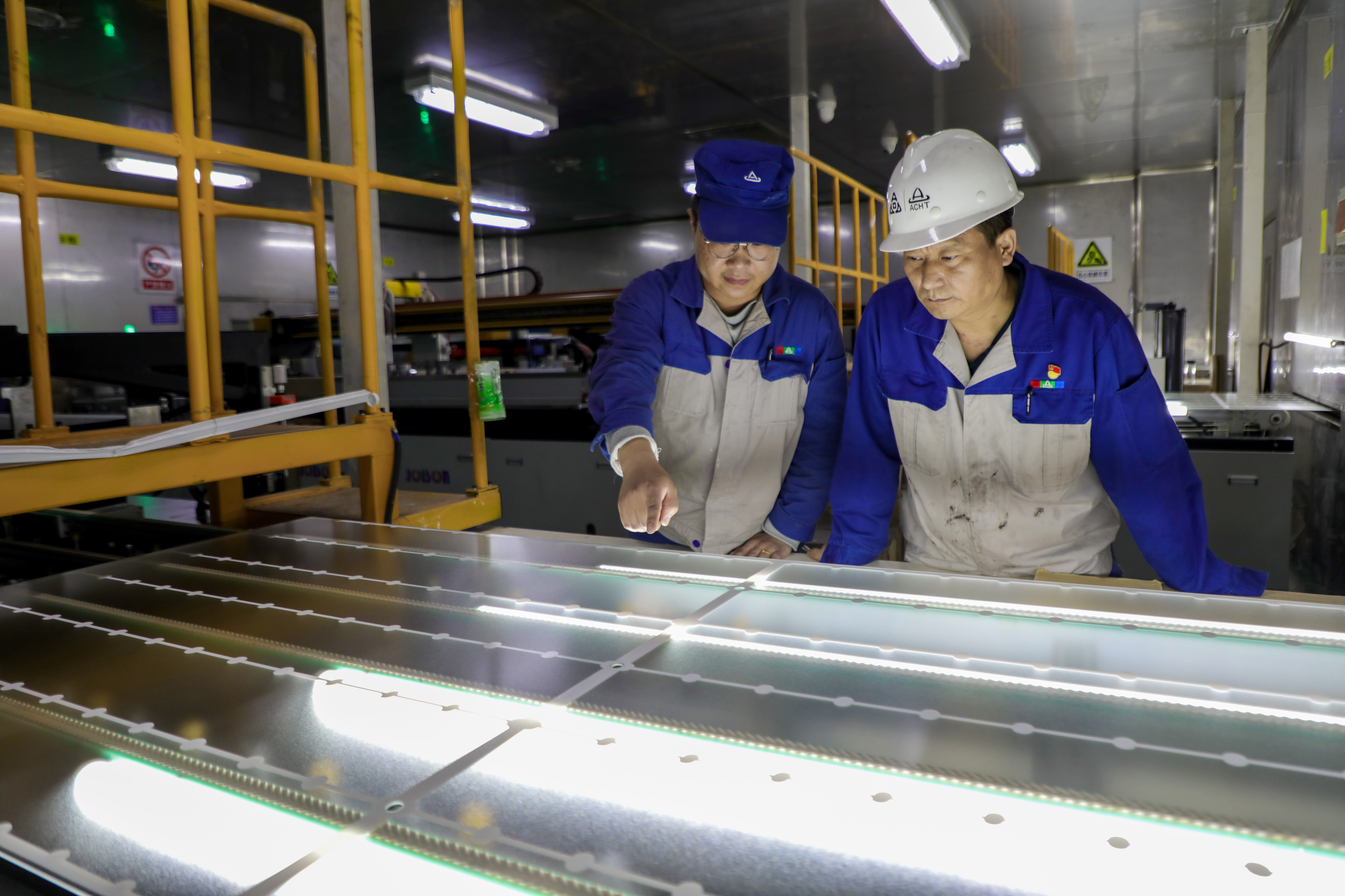 安陽市五一勞動獎?wù)芦@得者趙俊濤：采擷太陽之光，追求綠色事業(yè)