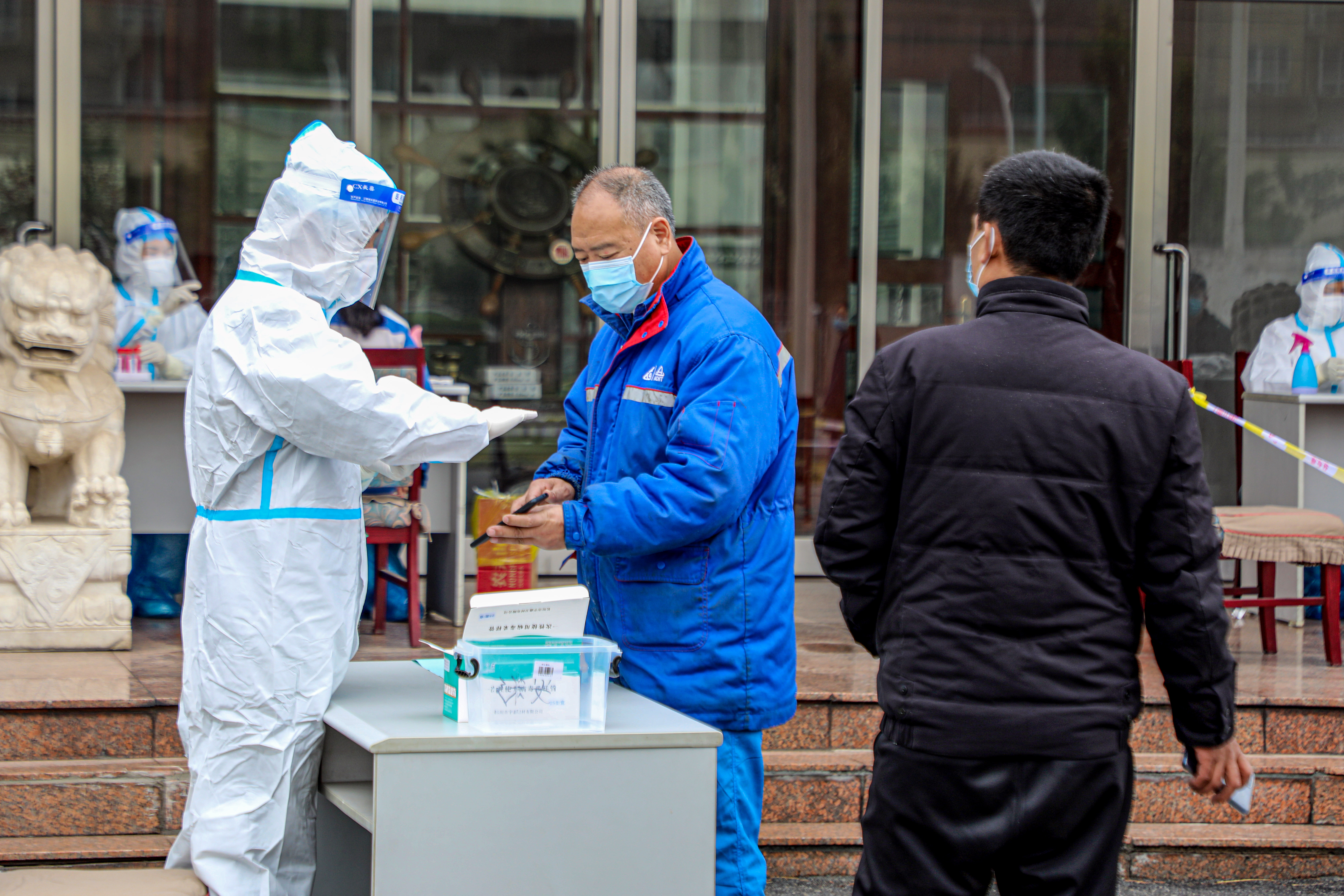 安彩高科：抗疫路上，從來(lái)都是“雙向奔赴”！