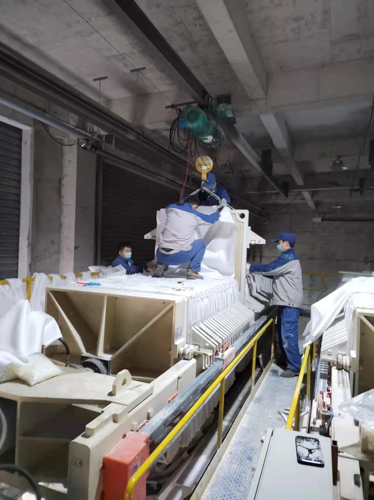 光伏新材料：春寒料峭斗志昂，爭分奪秒換布忙