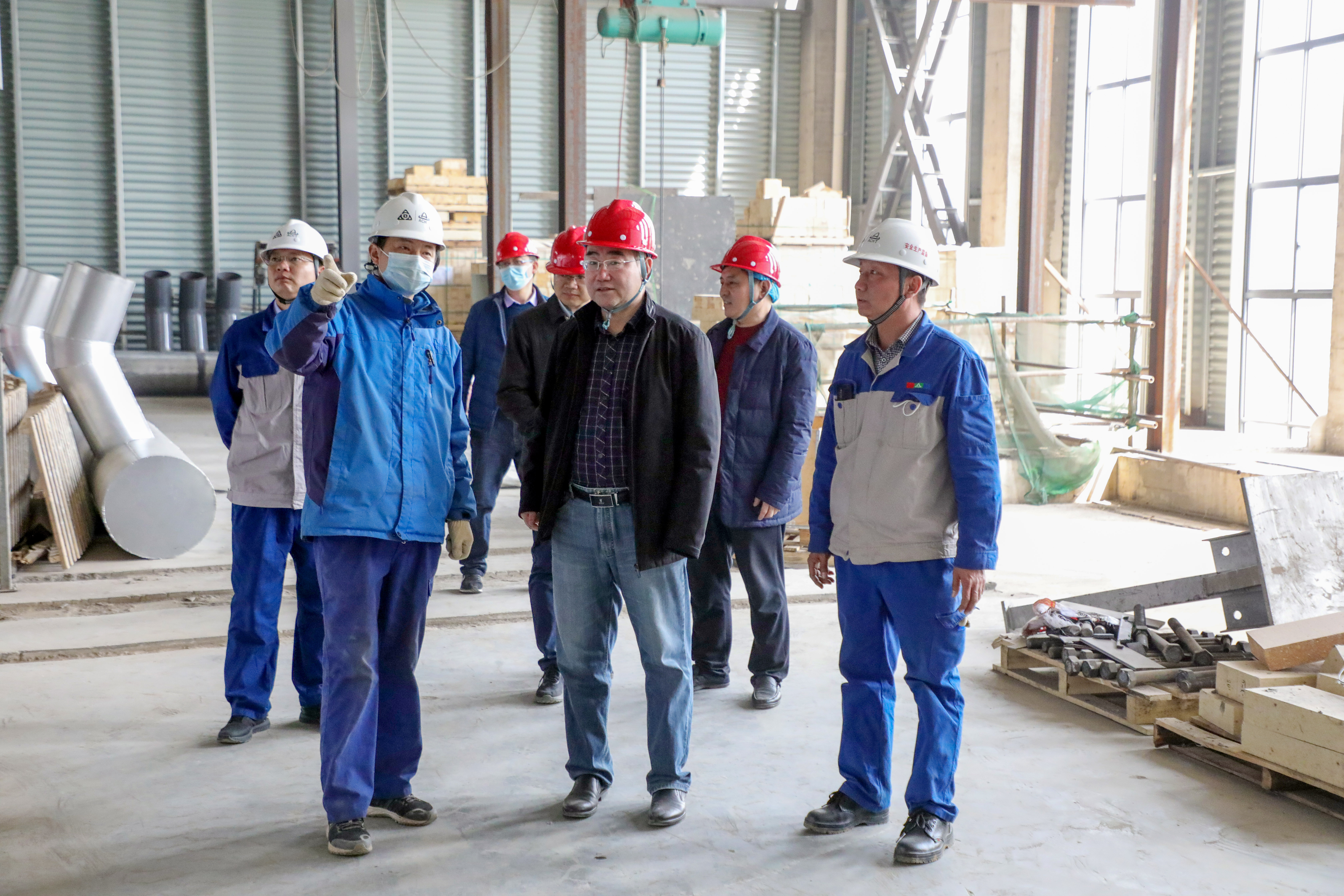 重要進展！許昌安彩熔窯大碹順利合攏