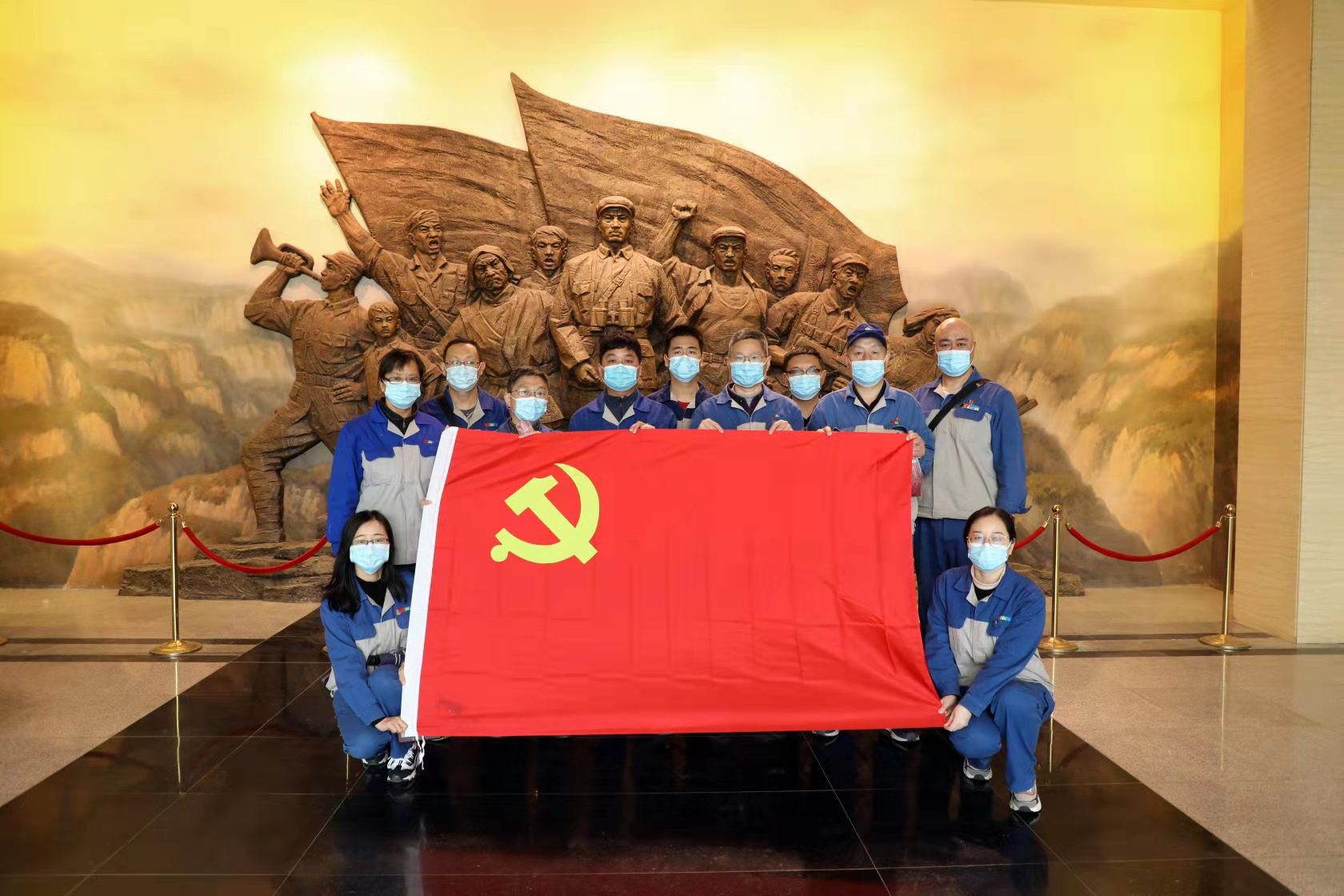 疏雨洗清明 芳菲祭英烈—— 安彩高科開展“學(xué)黨史、祭英烈、傳精神”主題活動(dòng)