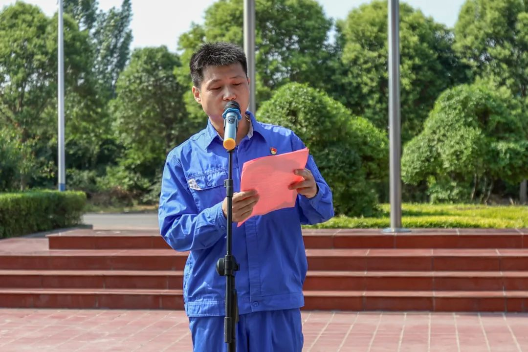 砥礪奮進(jìn) 生生不“熄”——焦作安彩舉行升國(guó)旗儀式