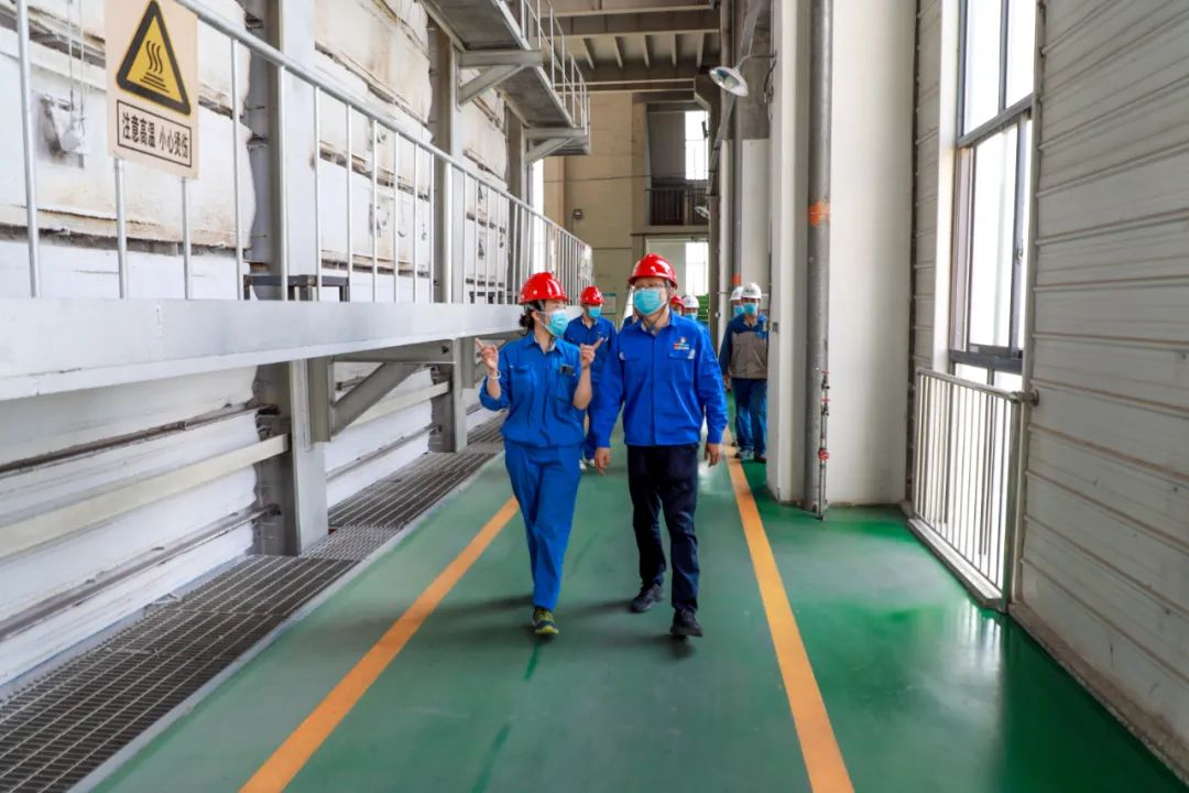 翠籠蒲艾香，慰問送安康——安彩高科總經(jīng)理端午節(jié)慰問一線職工