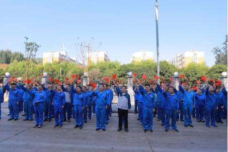 凝心聚力謀發(fā)展，砥礪奮進向未來——許昌安彩舉行國慶升國旗儀式