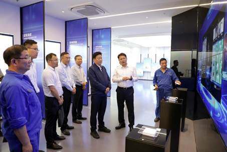 打造向上向前第一象限生力軍 錘煉甘于做人做事作難、受苦受累受屈的企業(yè)家隊(duì)伍——河南投資集團(tuán)黨委書記、董事長劉新勇蒞臨安彩高科開展主題教育調(diào)研