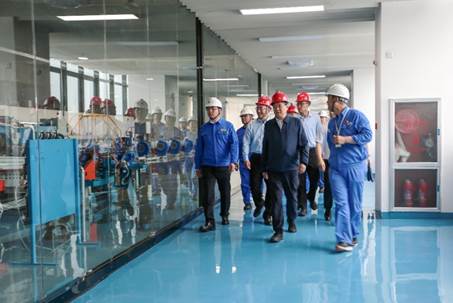 打造向上向前第一象限生力軍 錘煉甘于做人做事作難、受苦受累受屈的企業(yè)家隊(duì)伍——河南投資集團(tuán)黨委書記、董事長劉新勇蒞臨安彩高科開展主題教育調(diào)研