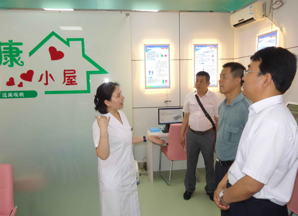 廣西賀州市衛(wèi)計(jì)局參觀金臺(tái)區(qū)健康一體機(jī)